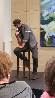 Bilbao-gale-harold-fanmeet-special-panel-by-monica-sep-26th-2015-007.jpg
