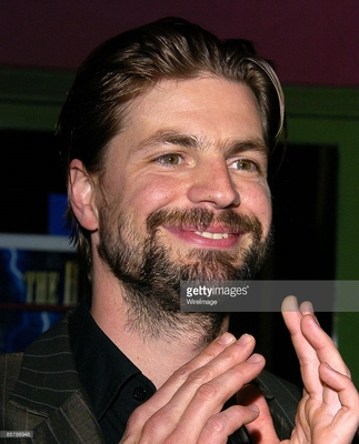 Wake-sneak-preview-hollywood-arrivals-may-27th-2004-008.jpg