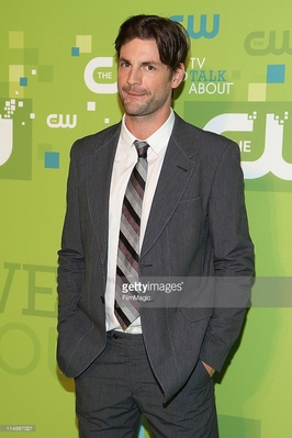 The-secret-circle-cw-upfront-arrivals-may-19th-2011-0111.jpg