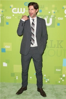 The-secret-circle-cw-upfront-arrivals-may-19th-2011-0120.jpg